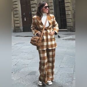 Conjunto de chaqueta y pantalon